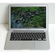 Macbook Air 2013 | Intel Core i5 | RAM: 8GB | SSD: 256 GB | Adapter